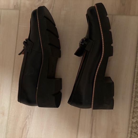 Naturalizer Black Loafers with Silver Chain Accent - Picture 2 of 4